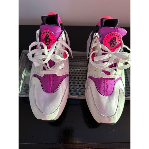 Nike Shoes - BRAND NEW - Nike Air Huarache Women’s Shoe 11.5